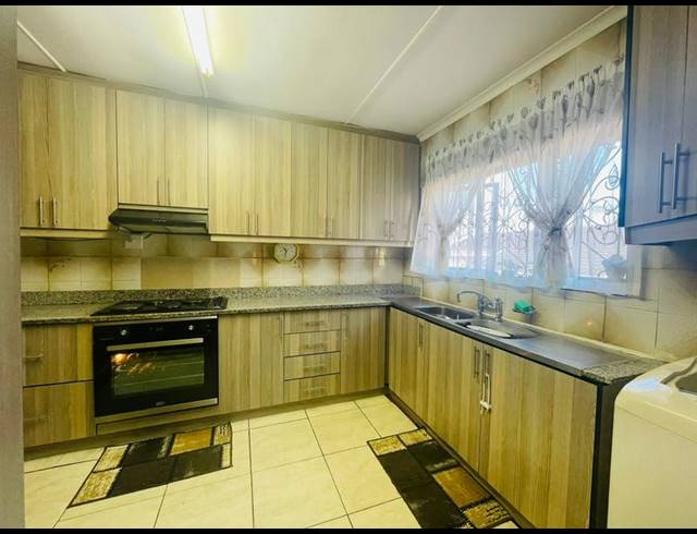 3 BEDROOM HOUSE FOR SALE IN AVOCA